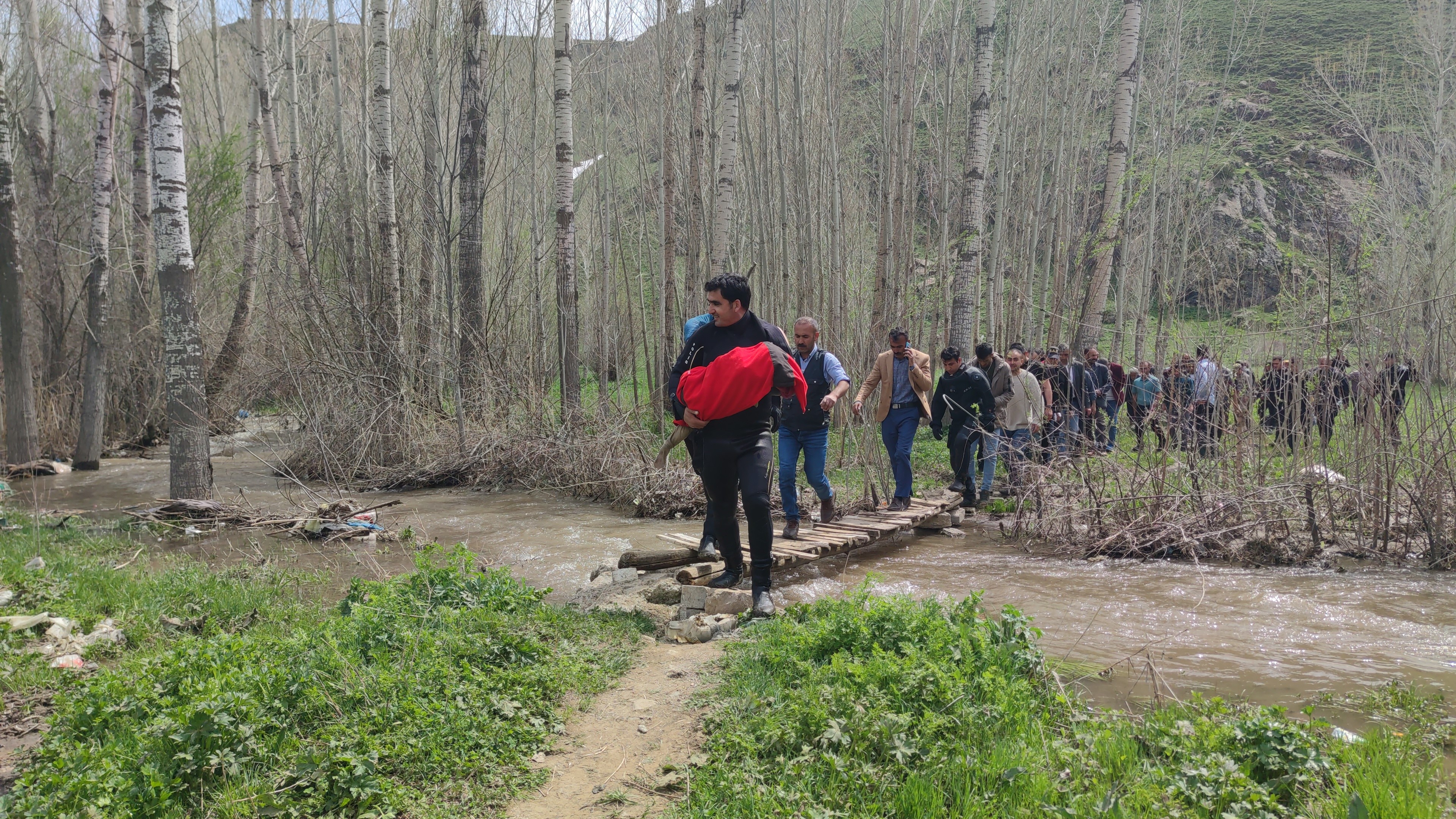 Dereye düşen 3 yaşındaki çocuk boğuldu