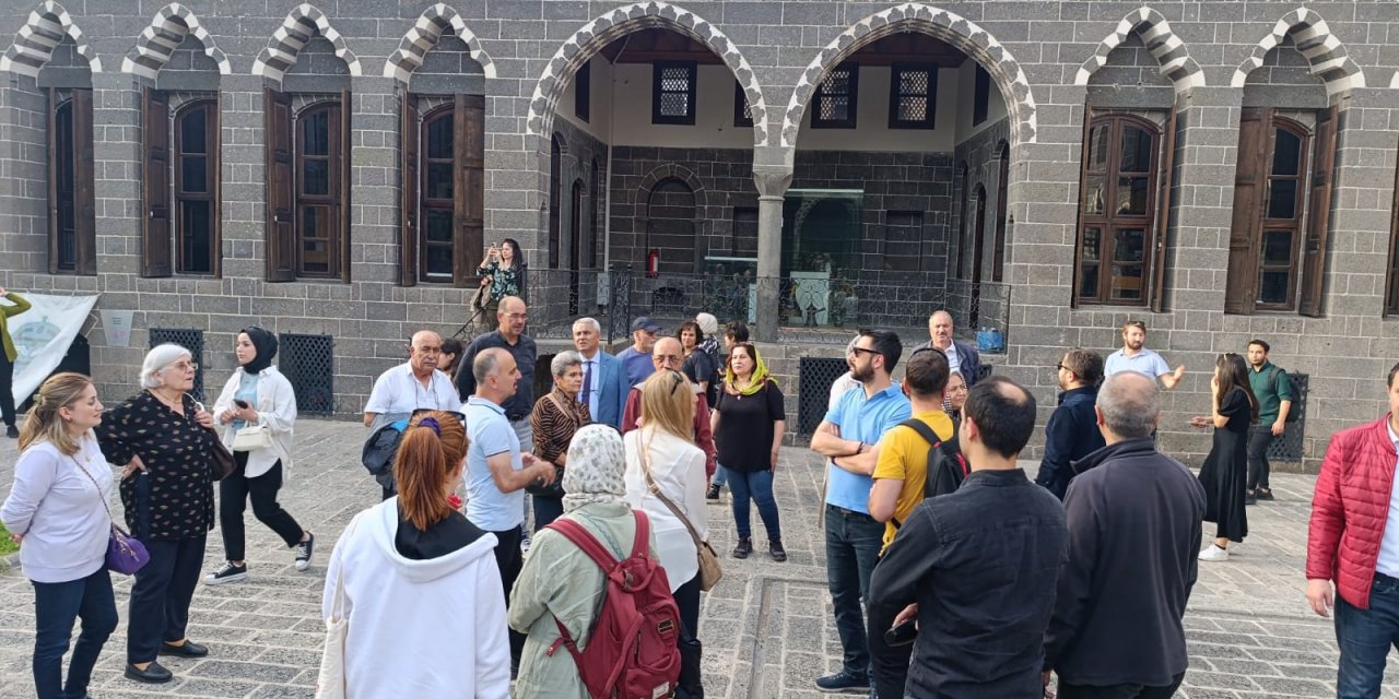 VİDEO - Ankara'dan gelen turist kafilesi tarihi yerleri gezdi