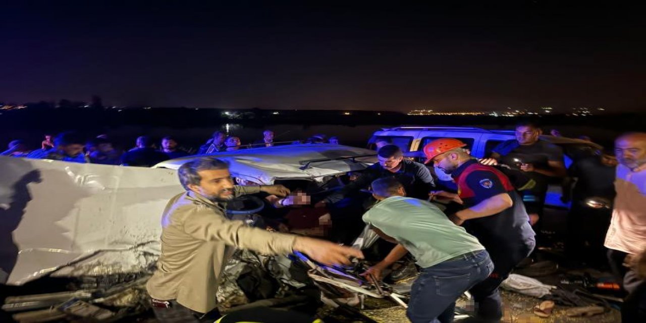 İki araç kafa kafaya çarpıştı: 1 ölü, 2’si ağır 5 yaralı