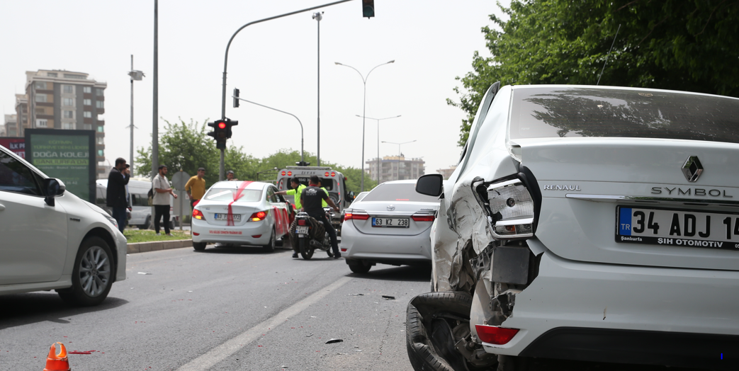 Batman’da otomobil tarlaya uçtu: 3 yaralı
