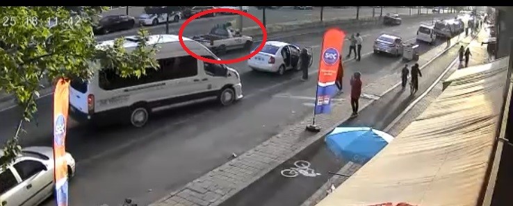 İlk Kazayı Atladı, Saniyeler Sonra İkinci Kazada Ağır Yaraladı!