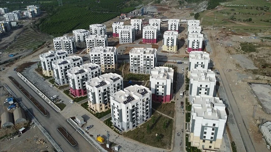 Afetzedeler evlerine yerleşmeye başladı