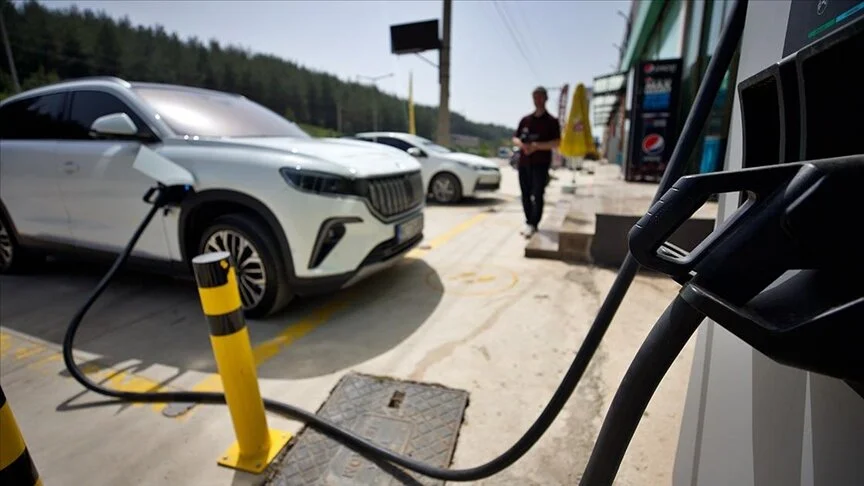 Elektrikli araçlar için şarj üniteleri artıyor