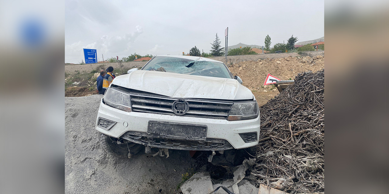 Otomobil kontrolden çıktı: 4 yaralı