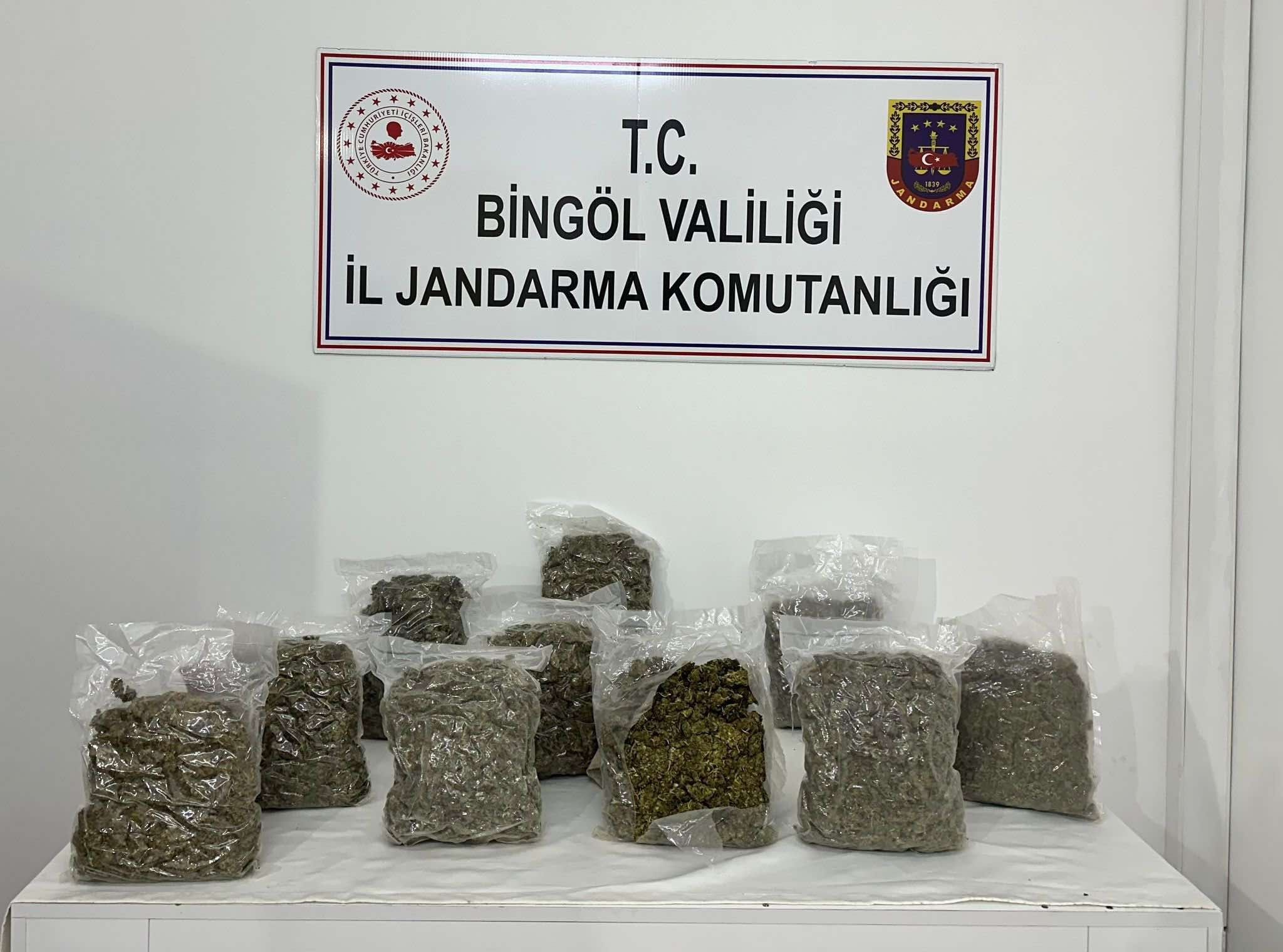 Bingöl’de 5 kilo esrar ele geçti, 2 gözaltı