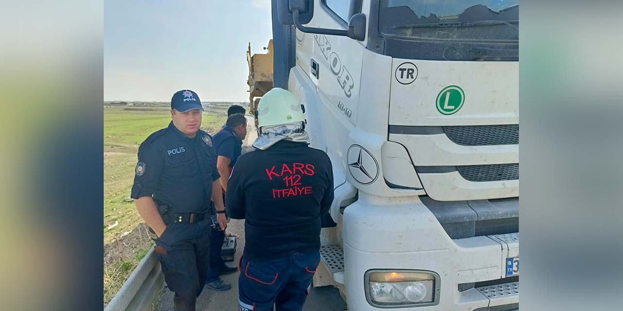 Seyir halindeki TIR alev aldı