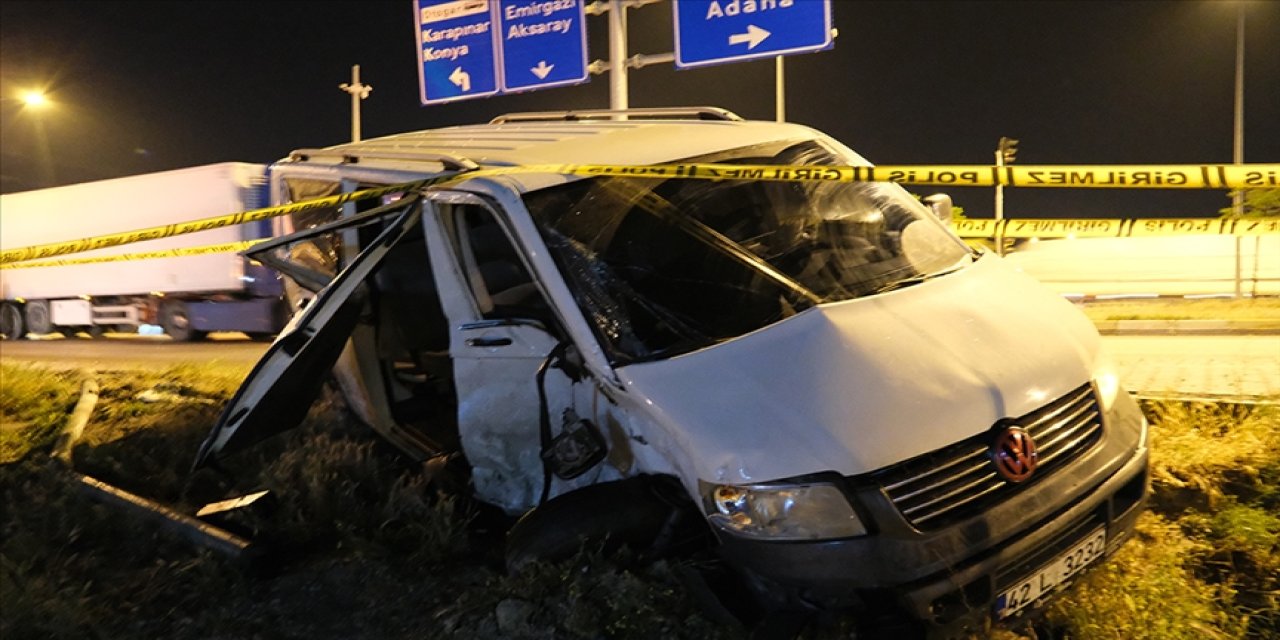 Midibüsle panelvan çarpıştı, 24 yaralı