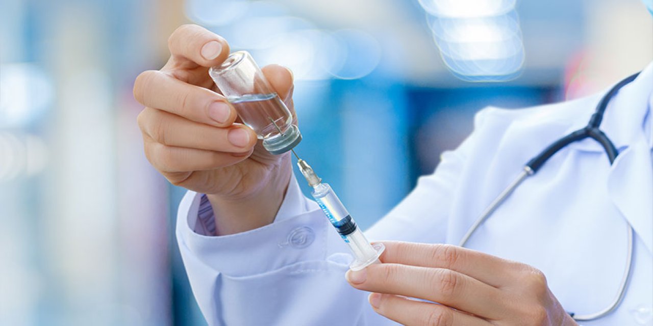 AstraZeneca, Covid aşısının nadir görülen etkisini ilk kez kabul etti