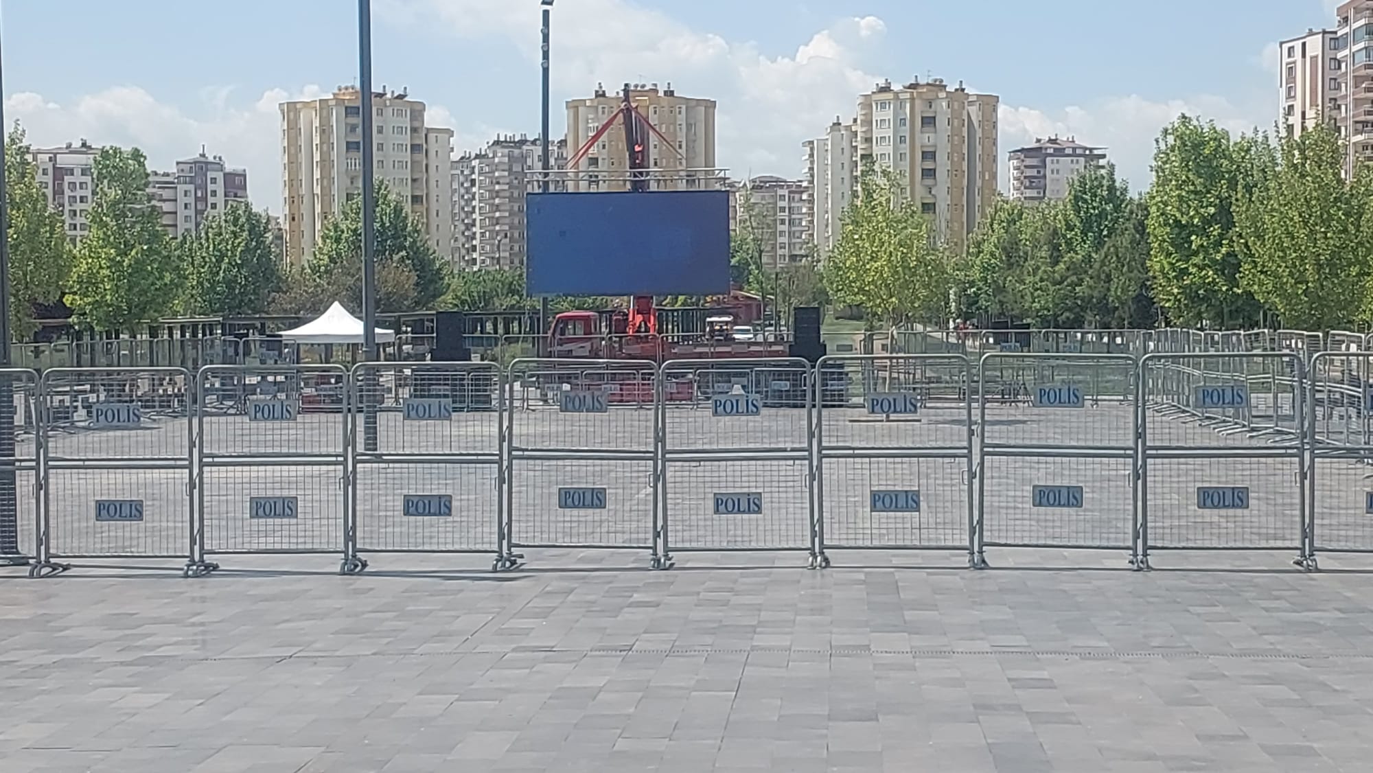 Amedspor-Menemenspor maçı öncesi  dev led ekranları hazır