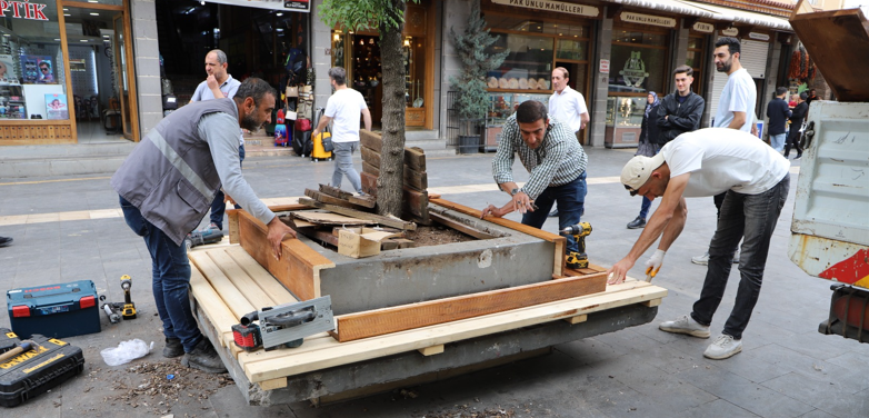Gazi Caddesi'nde yenileme çalışması başladı