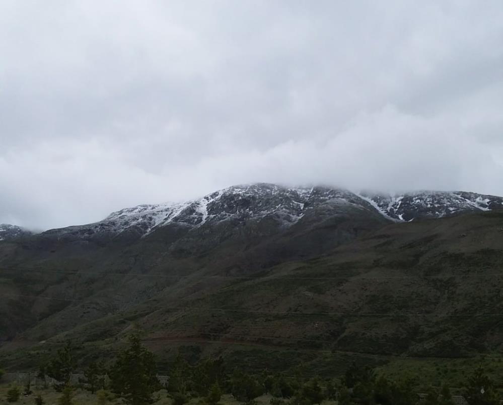 Hazarbaba Dağı’na kar yağdı