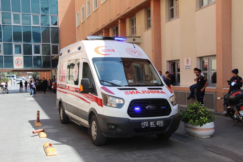 Kozluk'ta sulama kanalına düşen çocuk kurtarıldı