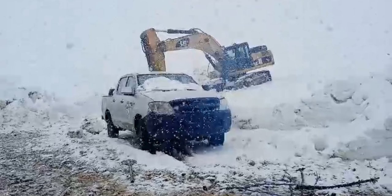 VİDEO - Doski Vadisi'nde kar 5 metreyi buldu
