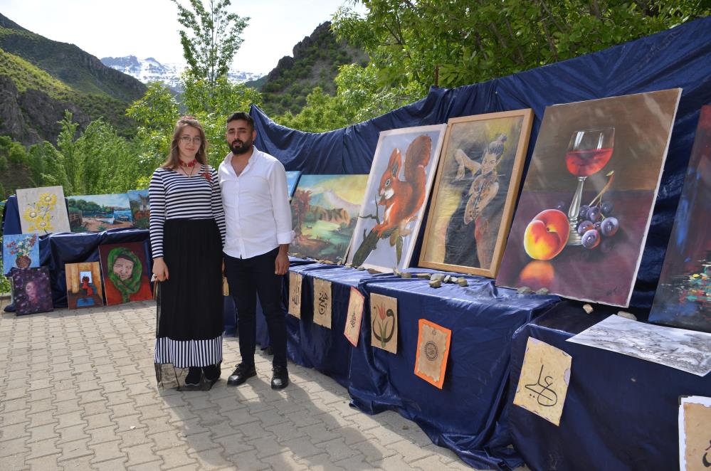 Kato dağı eteğindeki köyde resim sergisi