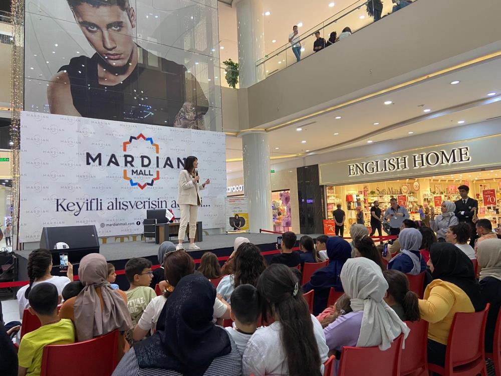 Akademisyen Annenin, Anneler Günü buluşması