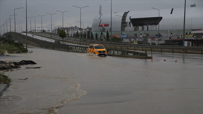 Hatay'da sağanak hayatı olumsuz etkiledi