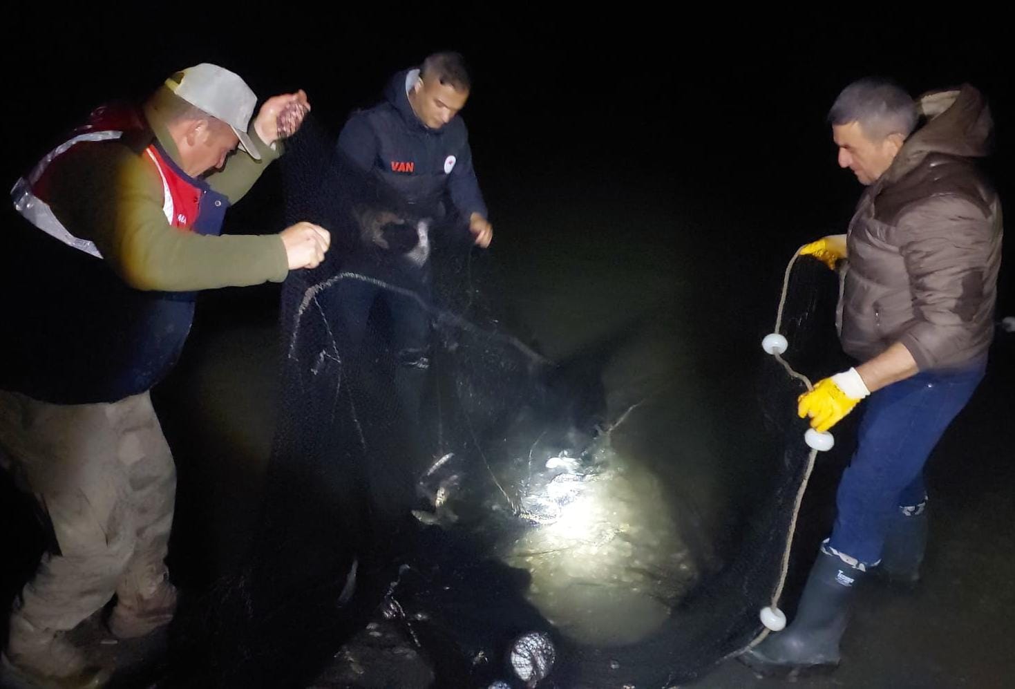 Kaçak inci kefali avlayanlara 435 bin lira ceza