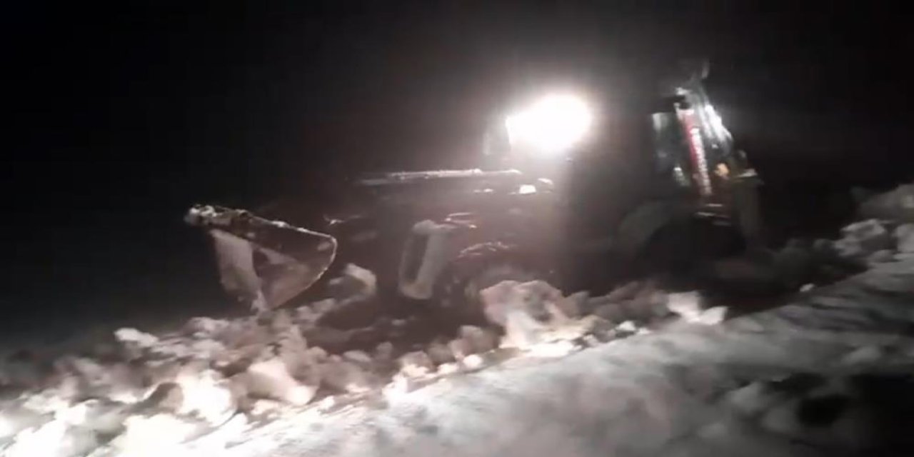 Mayıs ayında etkili olan kar yağışı yolu ulaşıma kapattı
