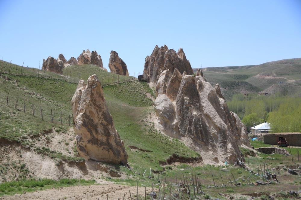 Van’ın peribacaları hayran bırakıyor