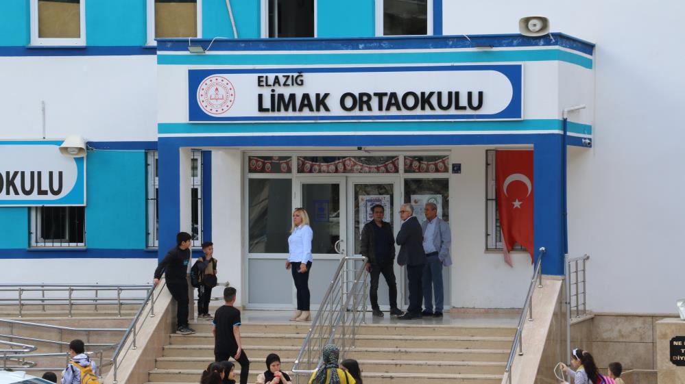 Kopya çekerken yakalandı, öğretmenini bıçakladı