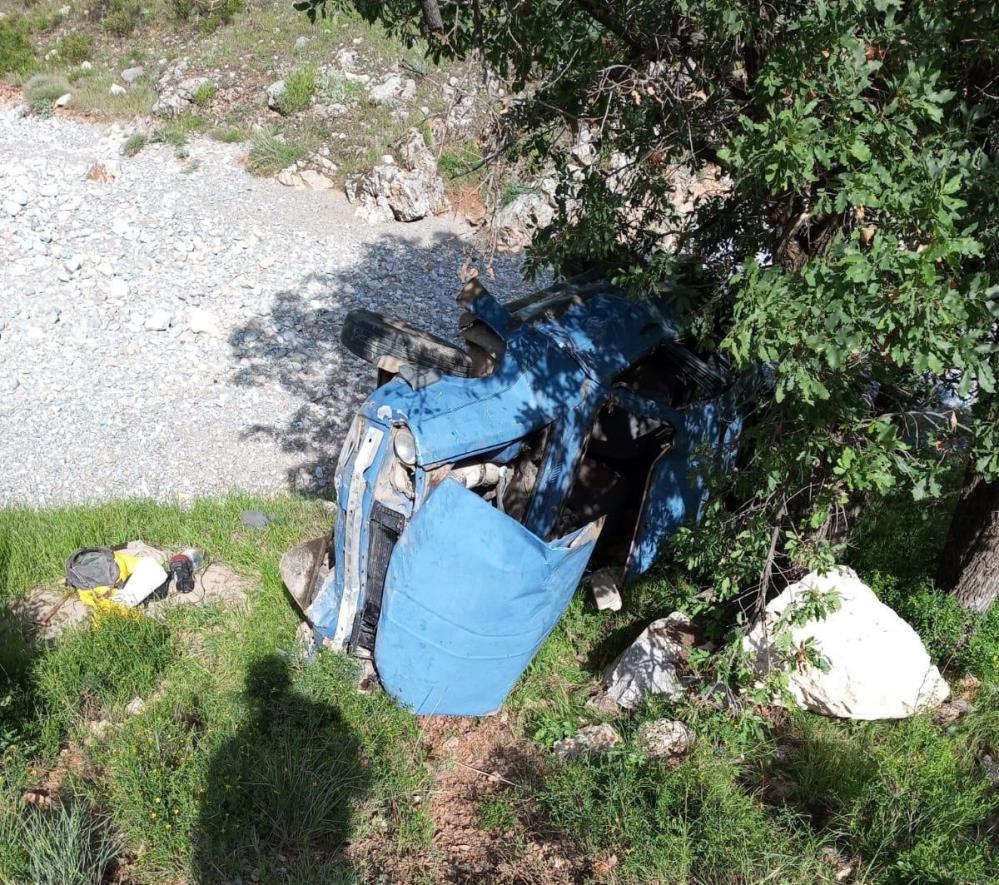 Kontrolden çıkan otomobil uçuruma yuvarlandı: 2 ağır yaralı