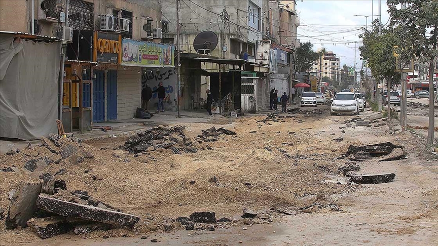 İsrail askerleri, döviz bürolarına baskın düzenledi