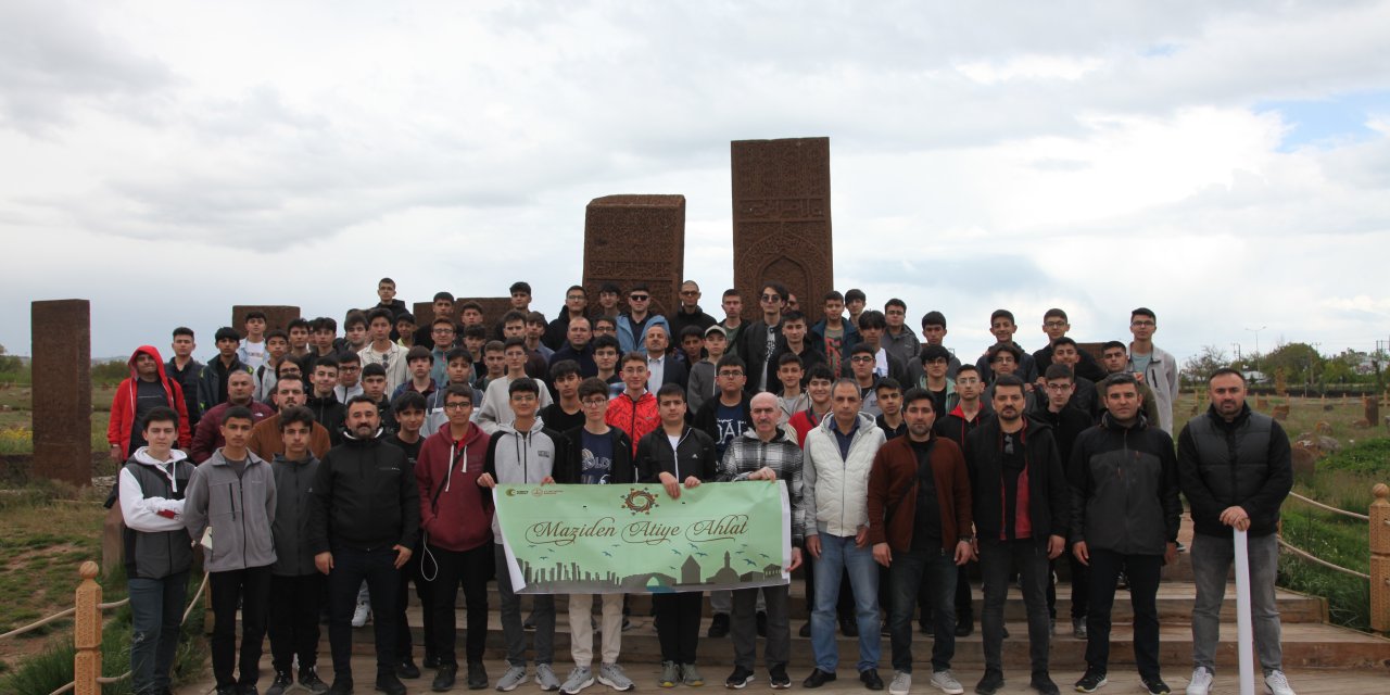 11 ilden gelen öğrenciler Bitlis'i gezdi