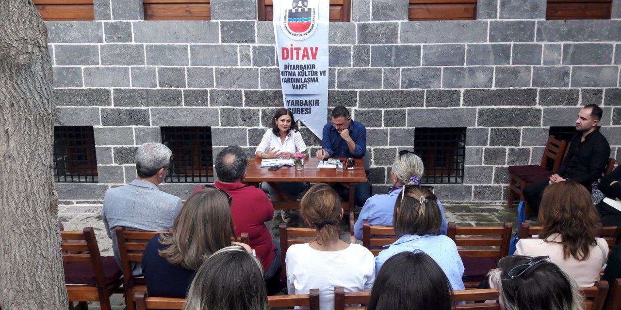 VİDEO - Eylem Ata Güleç’in üçüncü kitabı “yanımda kal” Ditav’da tanıtıldı