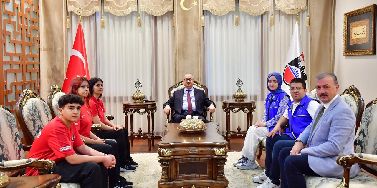 Milli sporcular Vali Su'yu makamında ziyaret ettiler