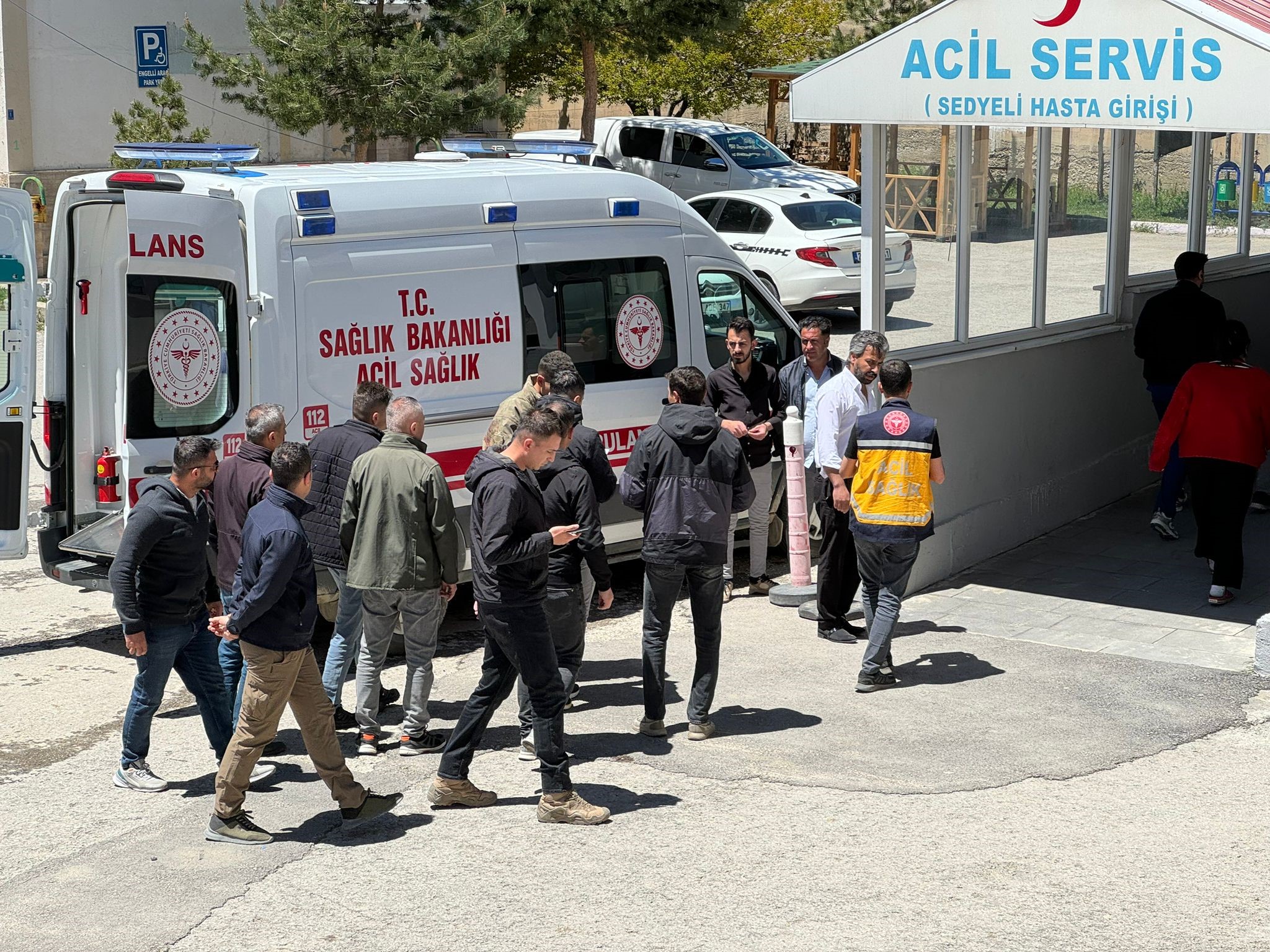 Askeri araç kaza yaptı: Çok sayıda yaralılar var!