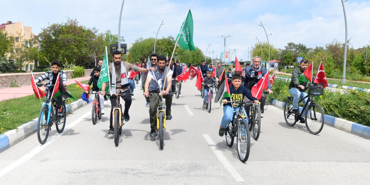 Akademisyen ve öğrenciler, İsrail'i protesto etmek için pedal çevirdi