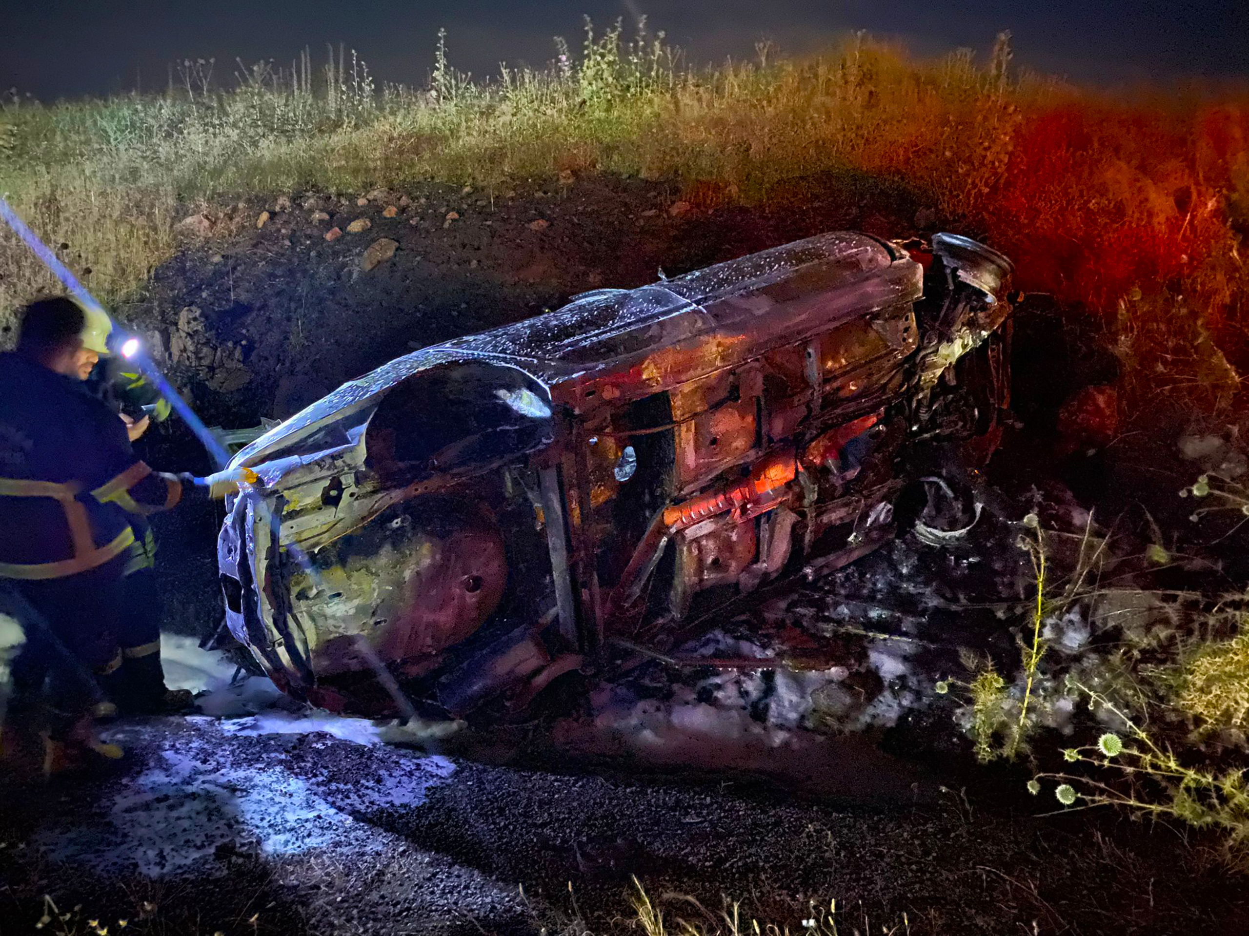 Otomobili ile devrildi, yaralandı