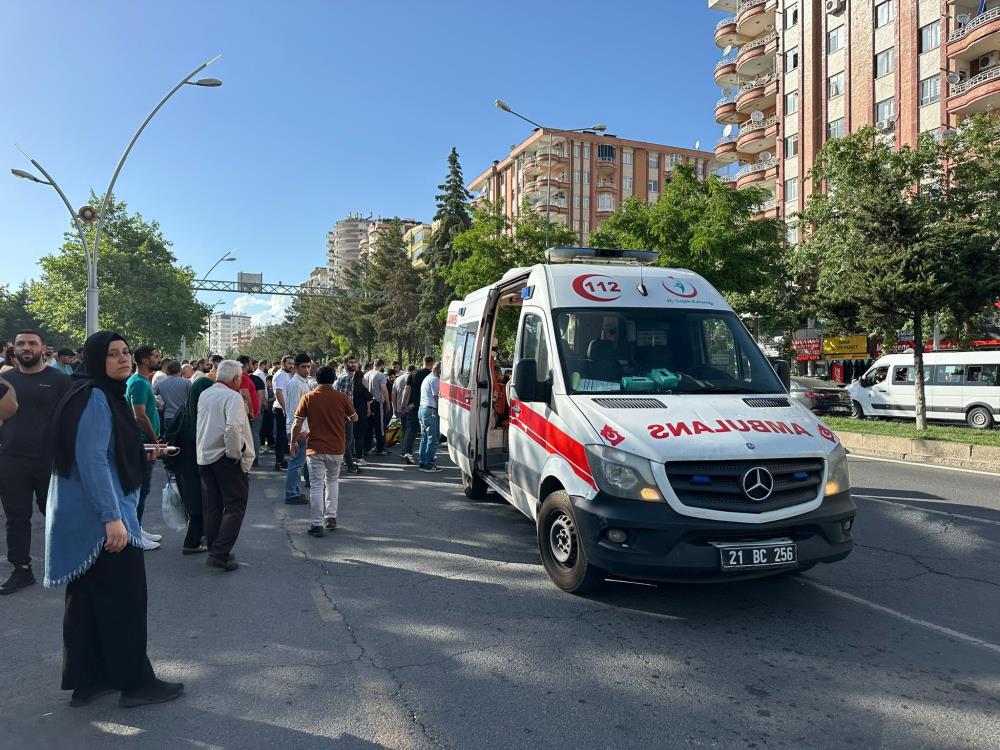 VİDEO - Diyarbakır’da otomobilin çarptığı çocuk ağır yaralandı