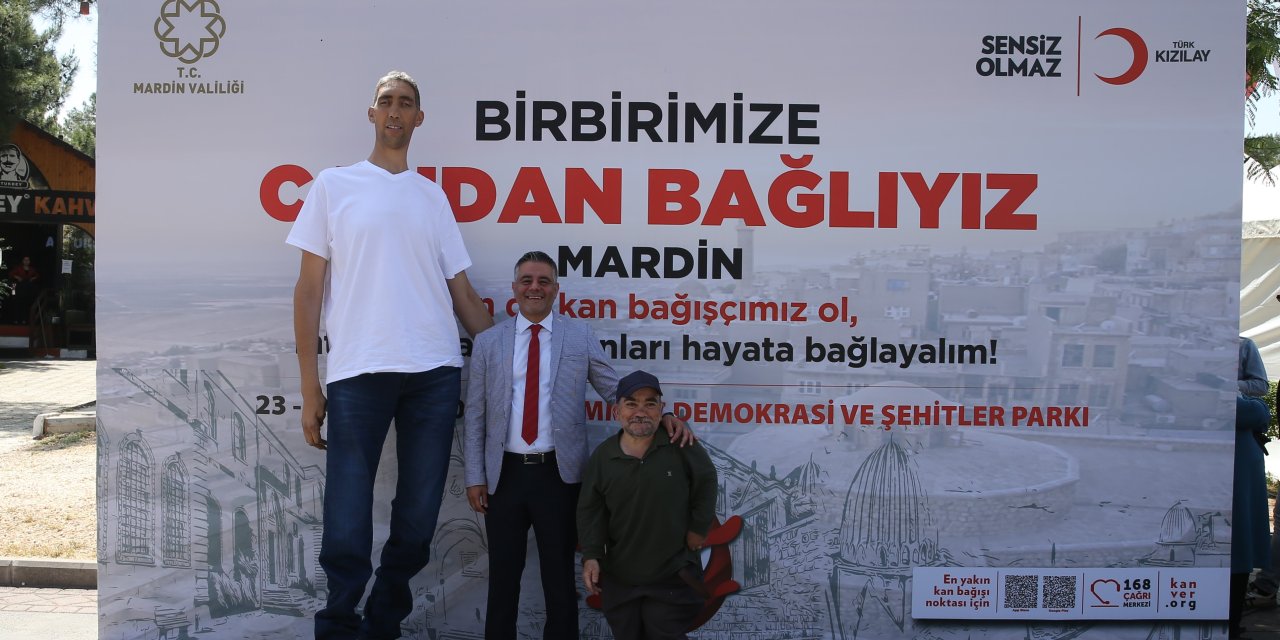 Dünyanın en uzun adamından, kan bağışı çağrısı