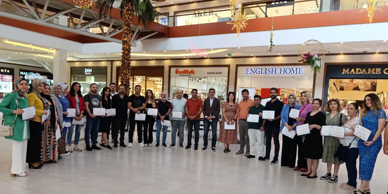 Diyarbakır'da öğretmenler resim sergisi açtı