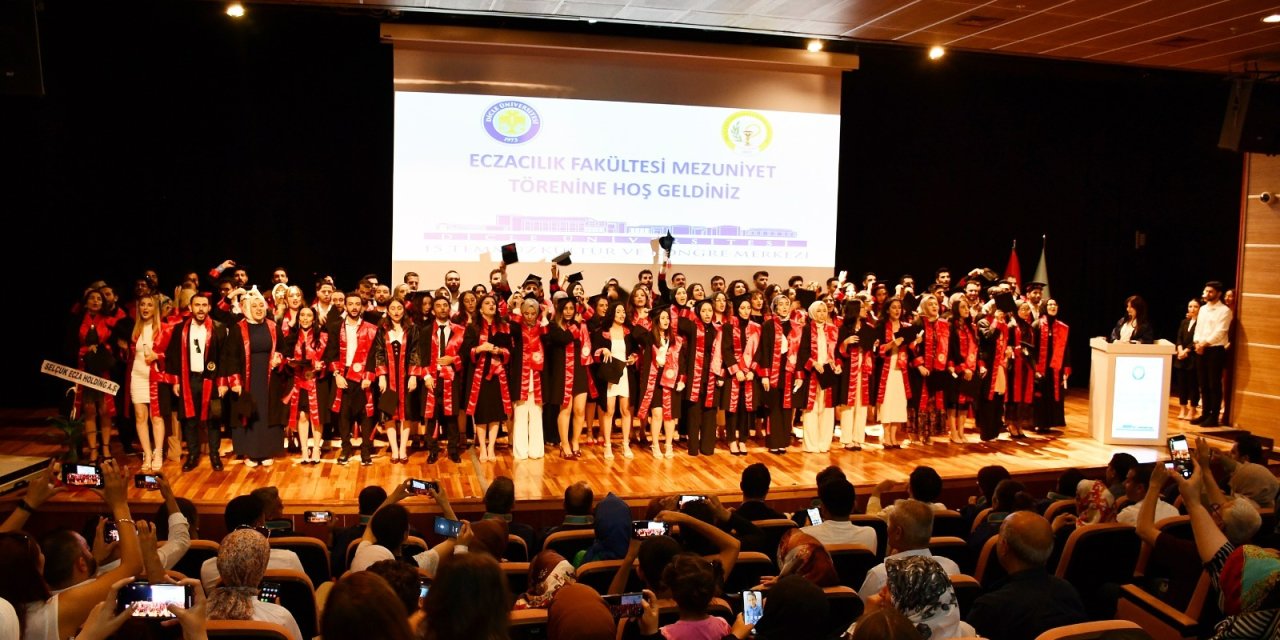 D.Ü. Eczacılık Fakültesi 118 mezun verdi