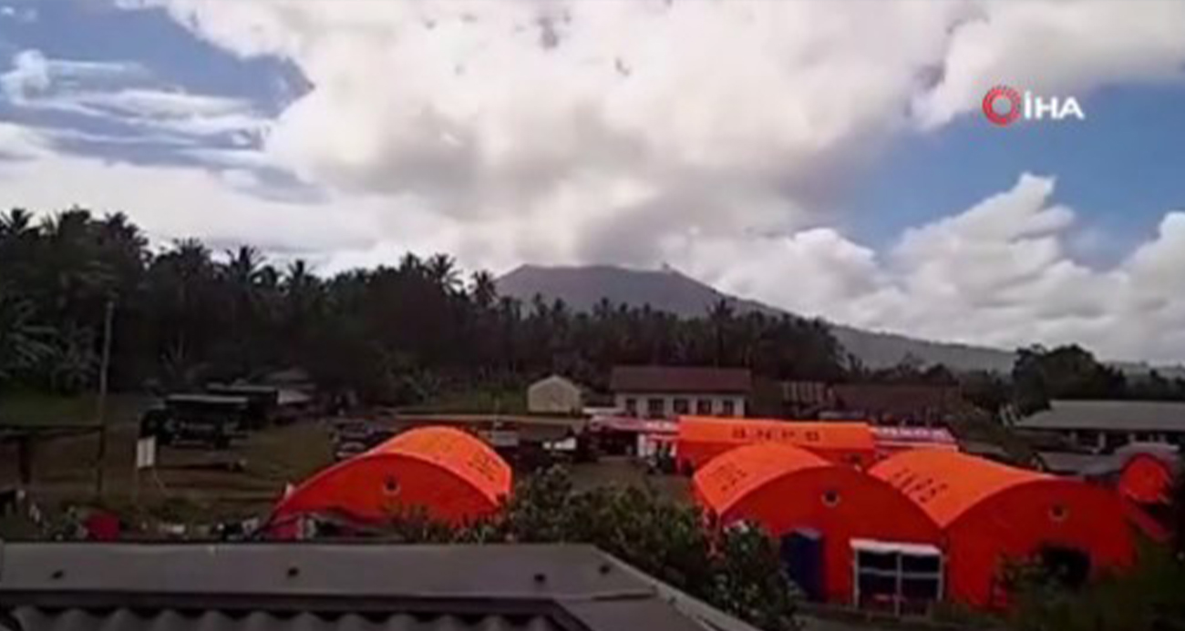 Endonezya'da Yanardağı patladı