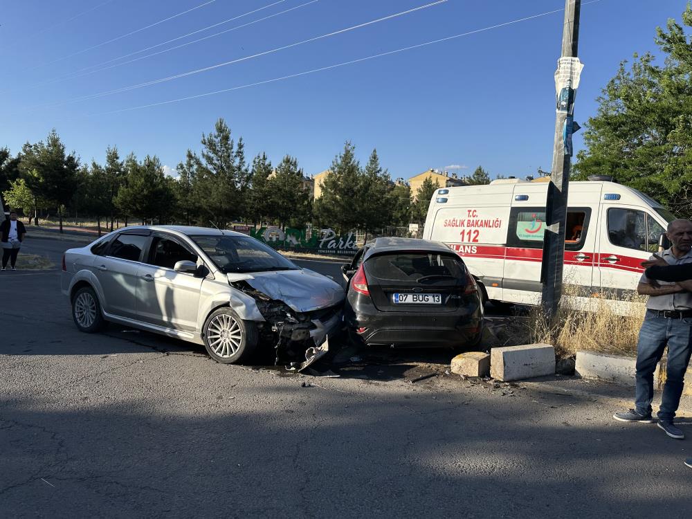 Diyarbakır’da feci kaza: 2’si çocuk 7 yaralı