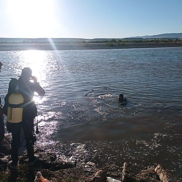 Çaya düşen 2 çocuktan biri hayatını kaybetti
