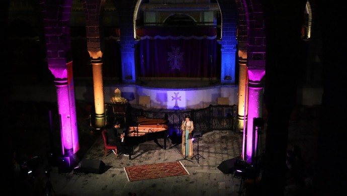 Diyarbakır’da tarihi kilisede piyano ve dengbêj dinletisi