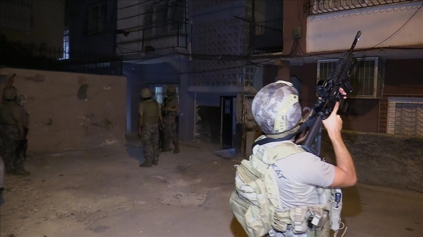 Diyarbakır ve 20 ilde operasyon