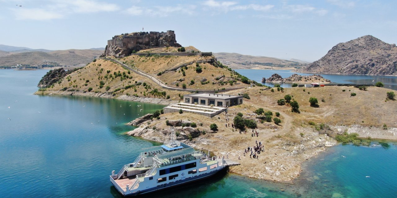 100 kadın tarihi Pertek kalesinde