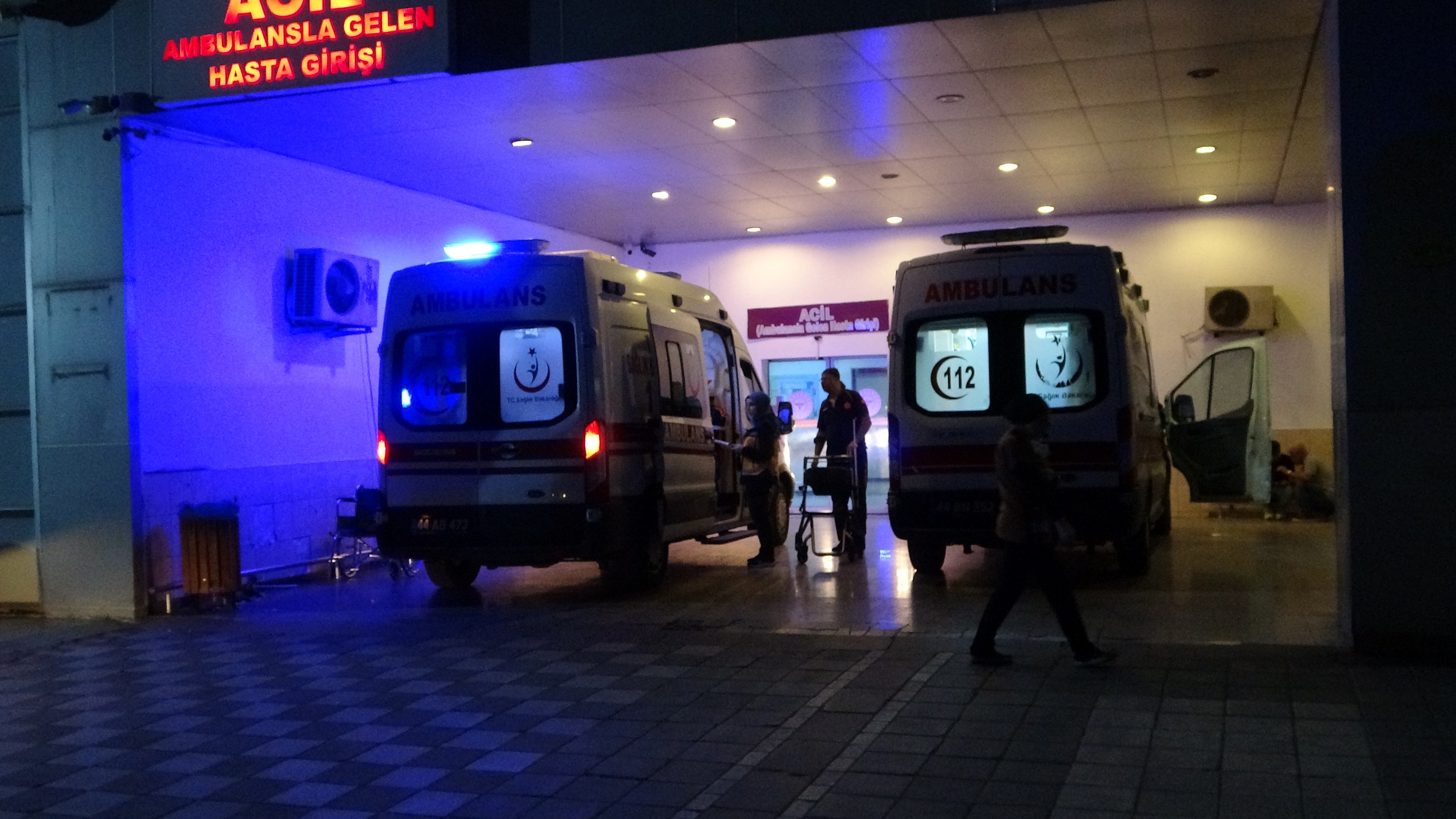 Otomobil ile traktör çarpıştı: Yaralılar var