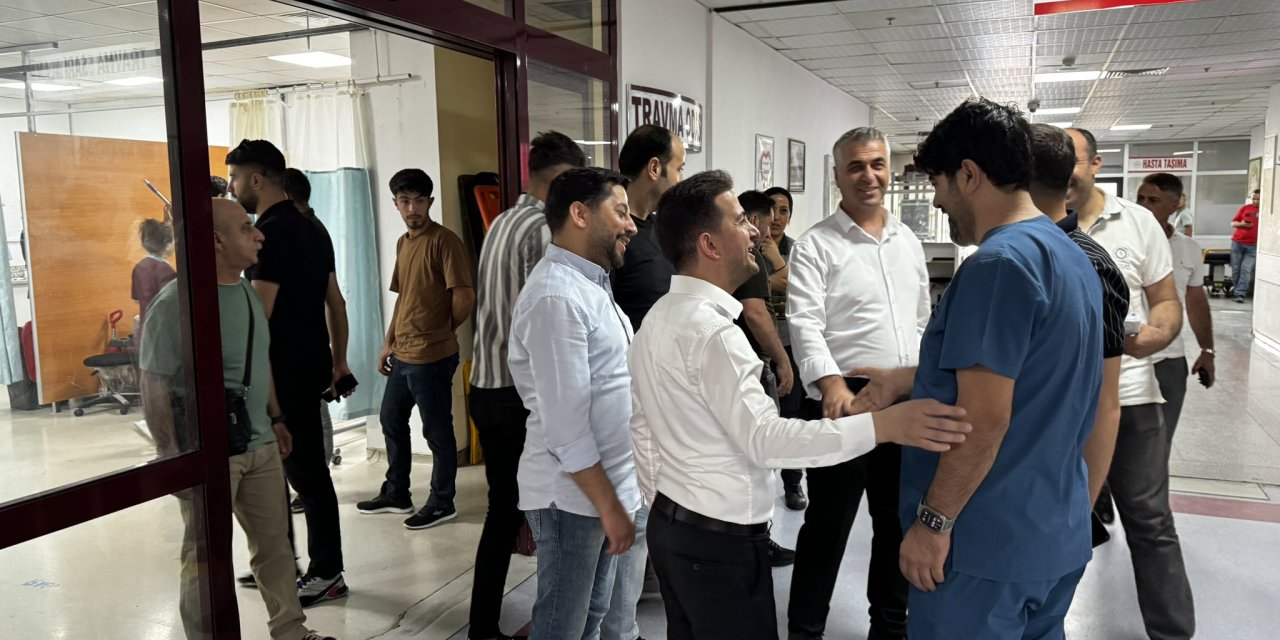 Aküzüm, Diyarbakır'da sağlık çalışanlarıyla bayramlaştı