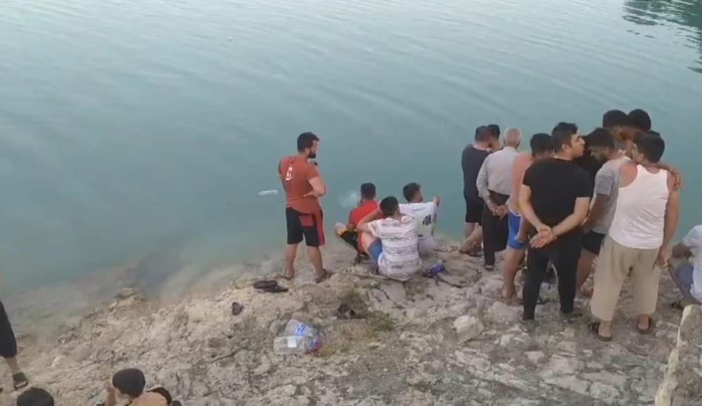 Kuzenlerini kurtarmak isterken can verdi