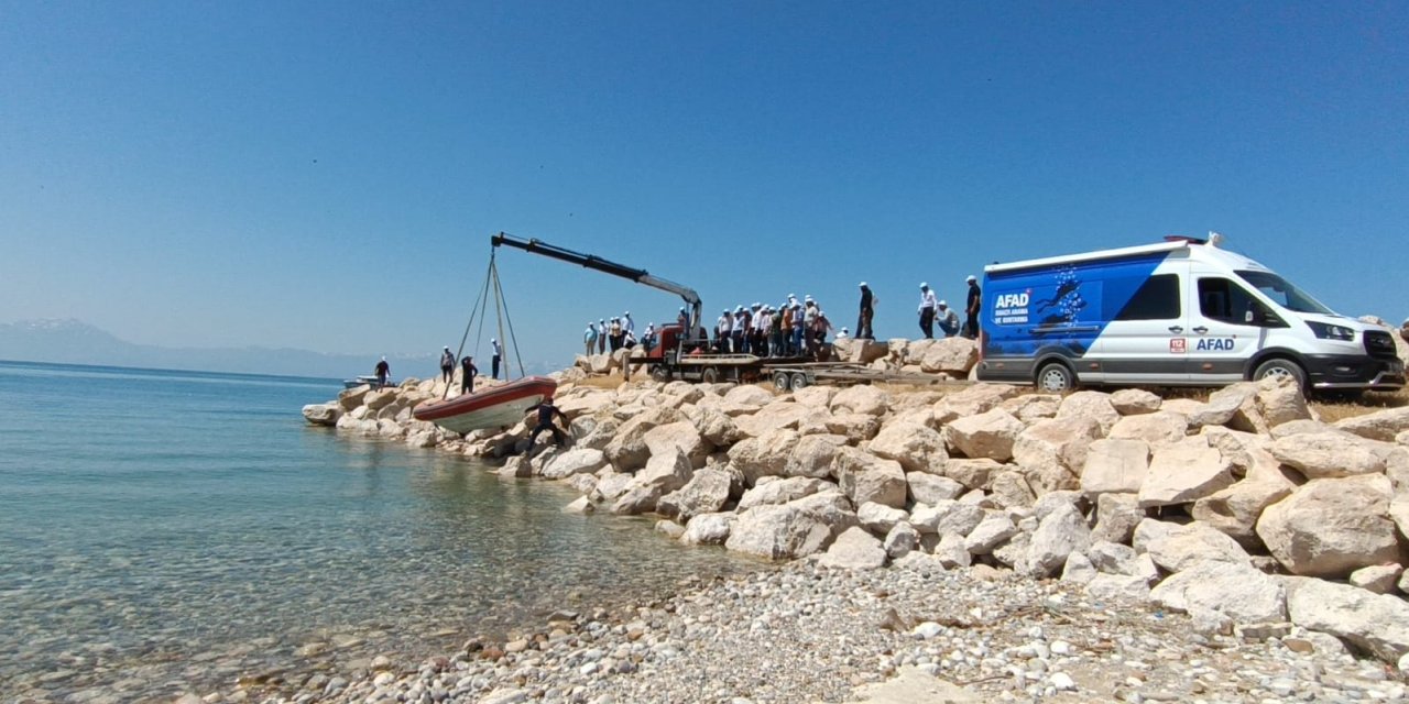 Van gölünde kaybolan genç aranıyor