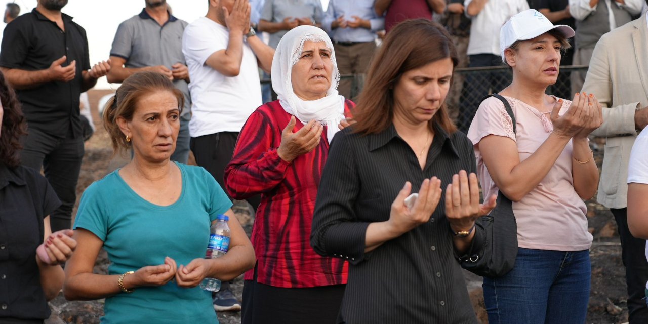 Diyarbakır’ın eş başkanları yangın mağdurlarını yalnız bırakmadı