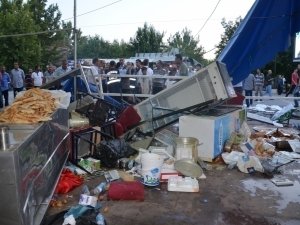 Saldırgan gürubun döktüğü iftar yemeğiyle oruç açtılar