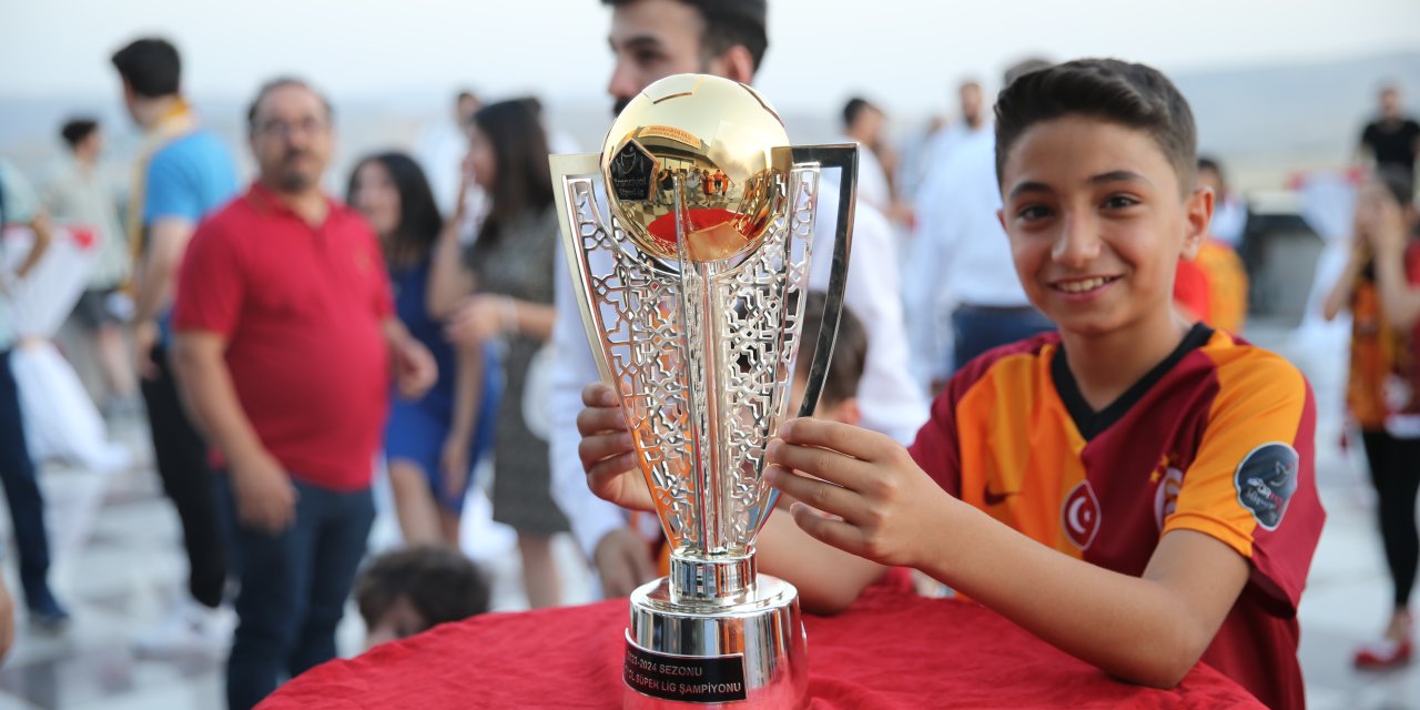 Galatasaray'ın şampiyonluk kupası Siirt'te