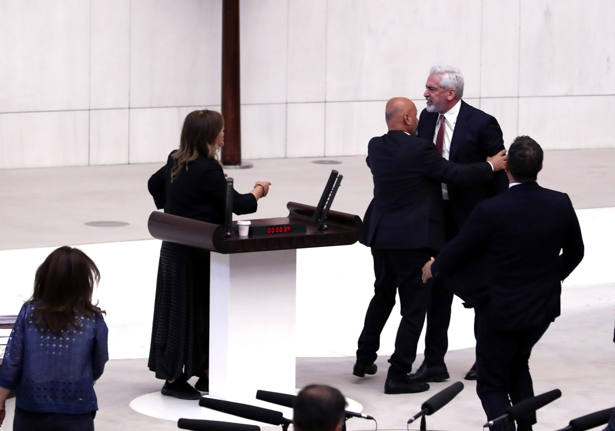 Meclis’te "şerefsiz" gerilimi!